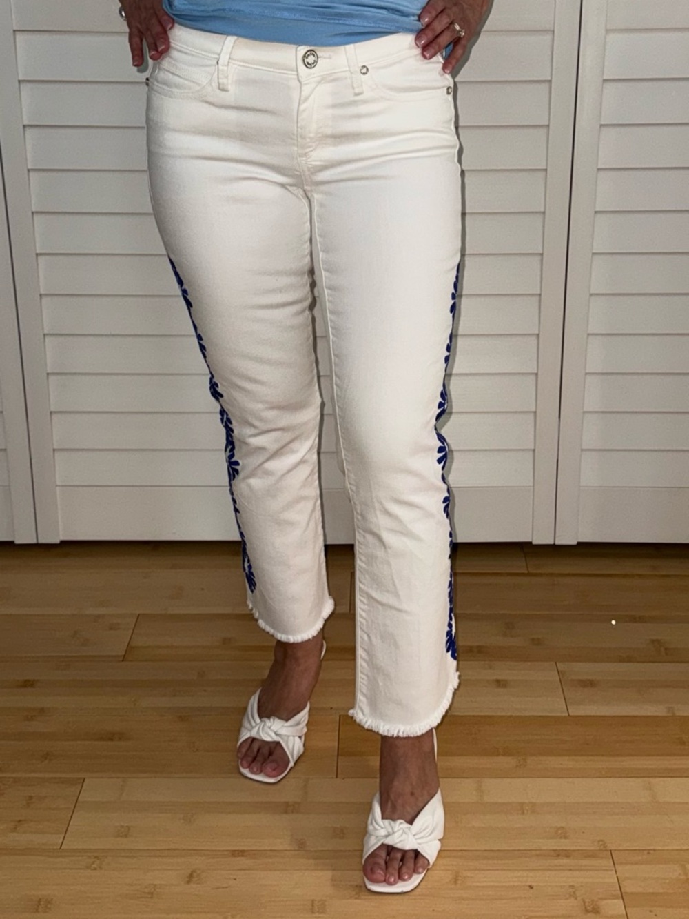 Lilly Pulitzer White Cropped Jeans with Blue Side Embroidery